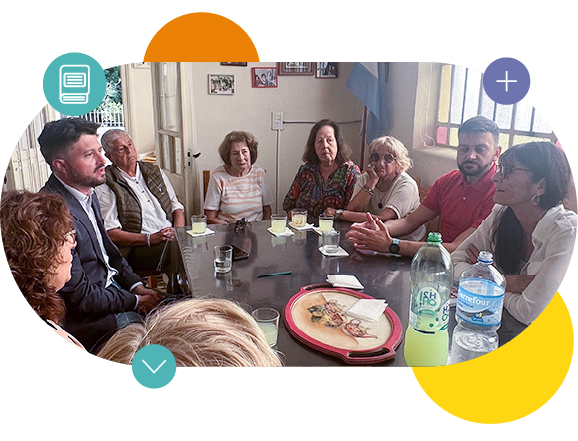 Familias conversando con Sergio Siciliano sobre la educación